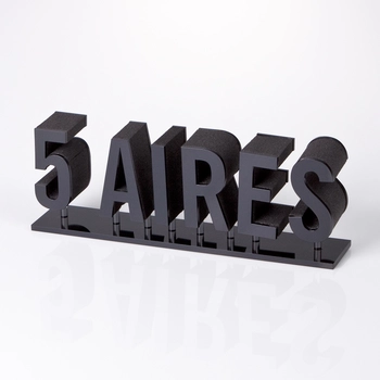 Logo display with 3D letters