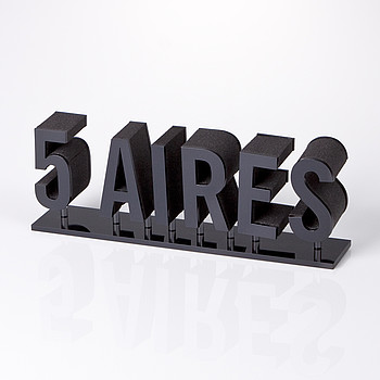 Logoaufsteller mit 3D Buchstaben