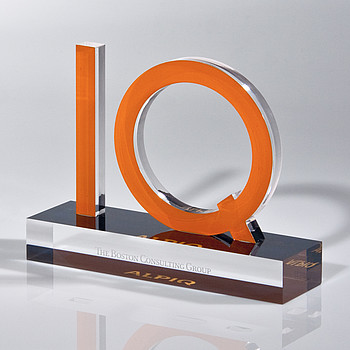 Individueller Pokal aus Acryl „IQ Pokal“  