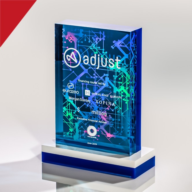 Tombstone aus Acrylglas "adjust"