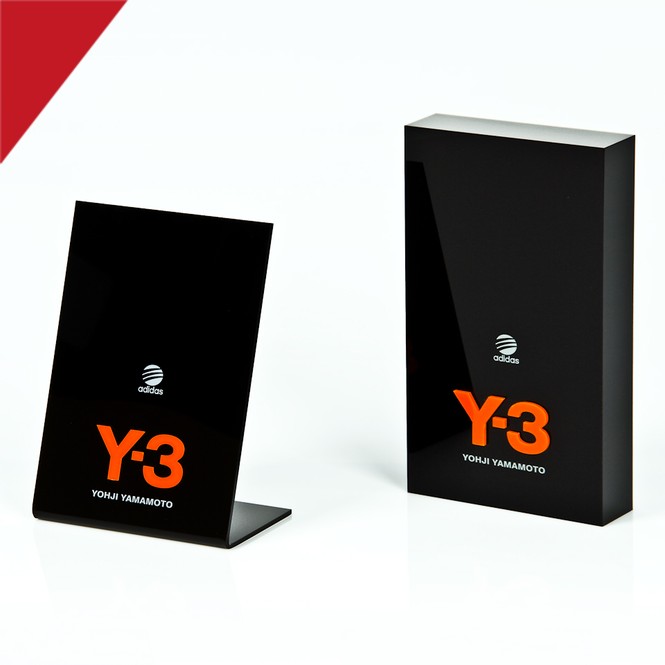 Depotaufsteller „Y3“