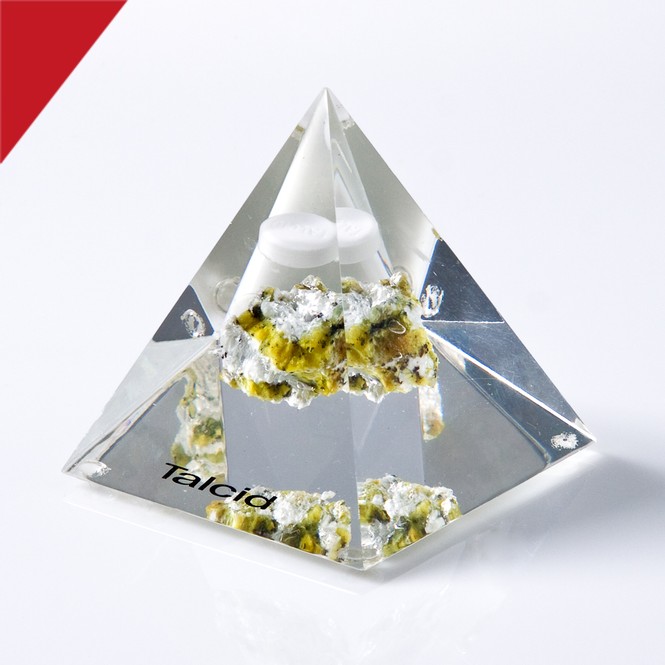 Einbettung in Acryl „Pyramidenform Talcid“