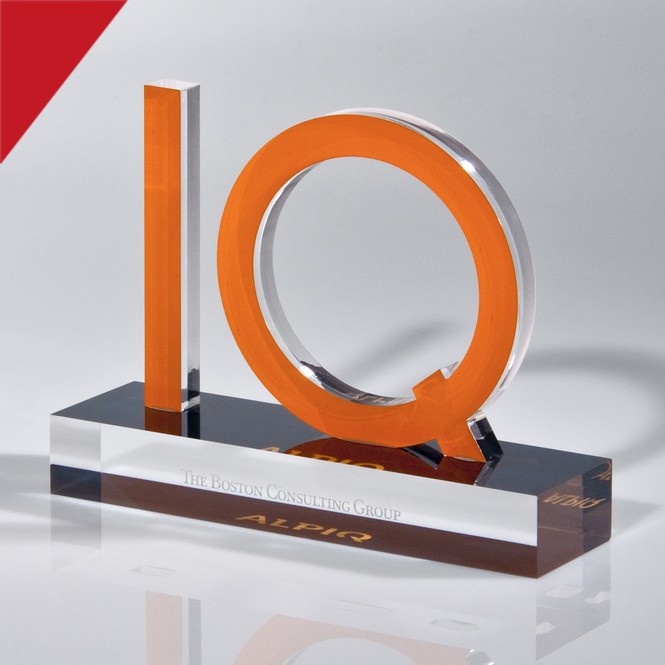 Individueller Pokal aus Acryl „IQ Pokal“